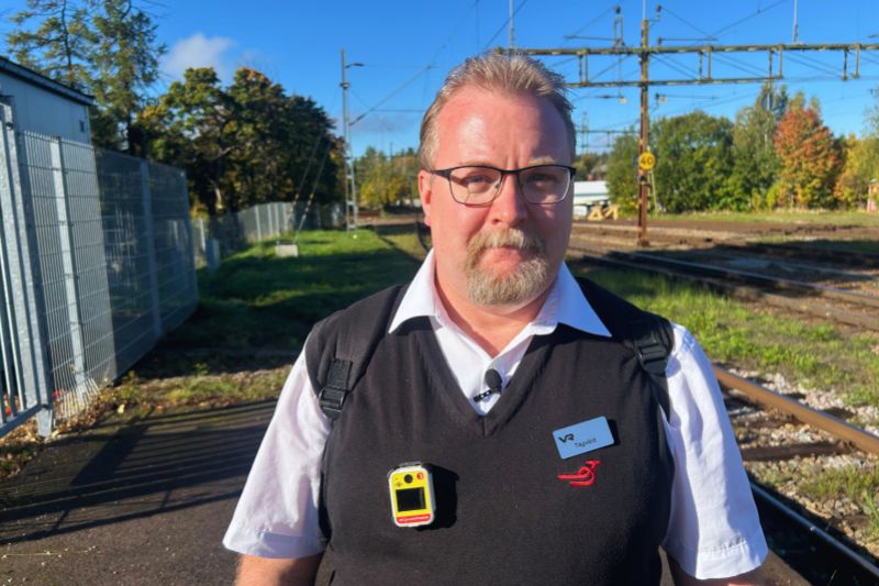 Tågvärden johannes vid perrongen